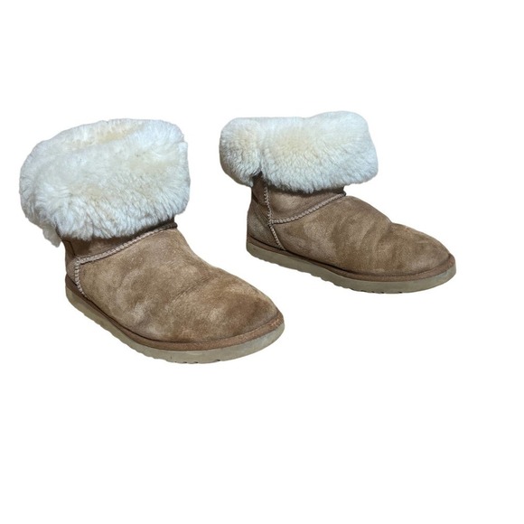 UGG Bailey Button 5803. Womens size 8 - Picture 1 of 4